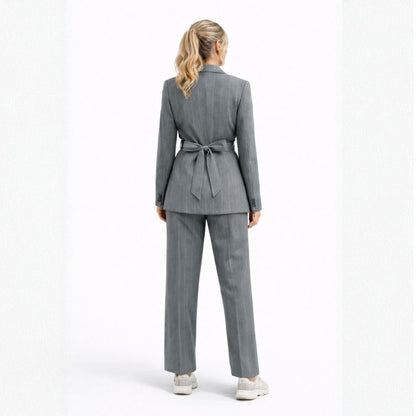 Claire | Tailored Blazer Set – Elegante Pinstripe en Getailleerde Ceintuur