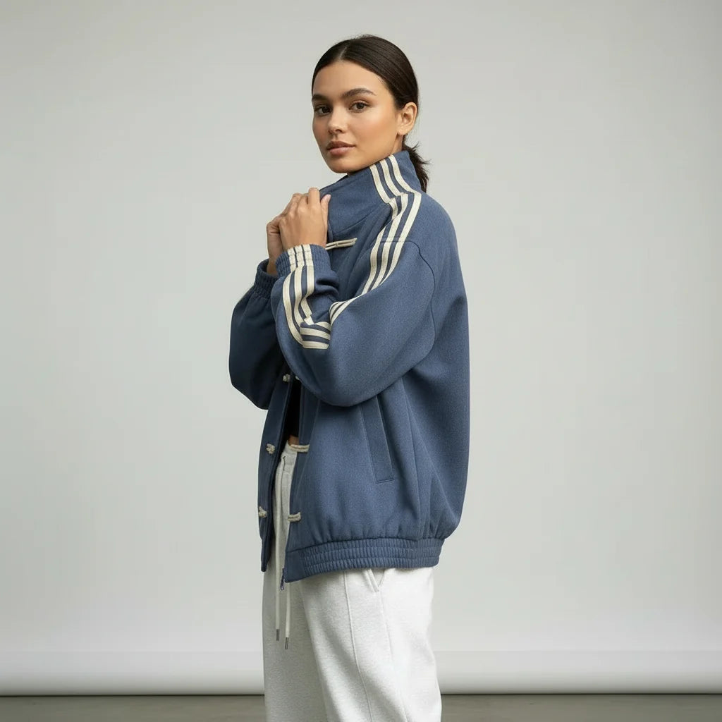 Femke | Dames Track Jacket Retro – Knoopsluiting met Lussen en Contrasterende Mouwstrepen