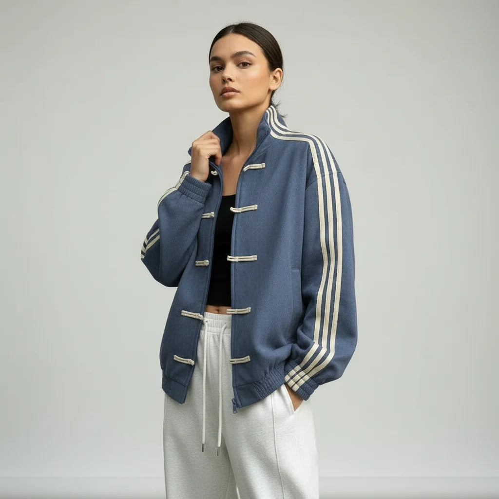Femke | Dames Track Jacket Retro – Knoopsluiting met Lussen en Contrasterende Mouwstrepen