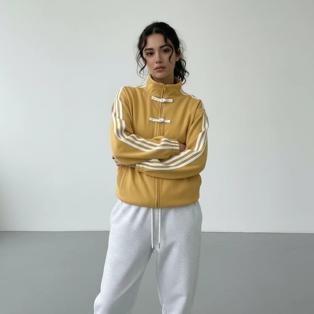 Femke | Dames Track Jacket Retro – Knoopsluiting met Lussen en Contrasterende Mouwstrepen