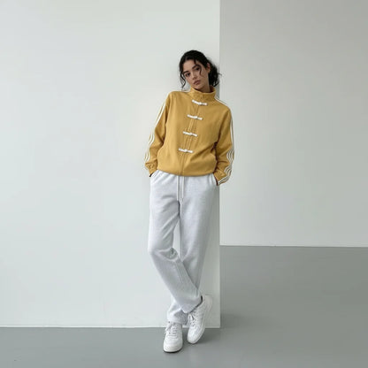 Femke | Dames Track Jacket Retro – Knoopsluiting met Lussen en Contrasterende Mouwstrepen