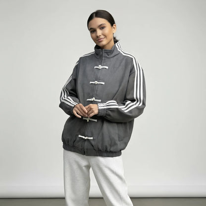 Femke | Dames Track Jacket Retro – Knoopsluiting met Lussen en Contrasterende Mouwstrepen