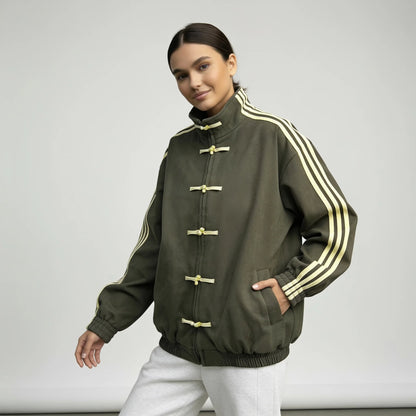 Femke | Dames Track Jacket Retro – Knoopsluiting met Lussen en Contrasterende Mouwstrepen