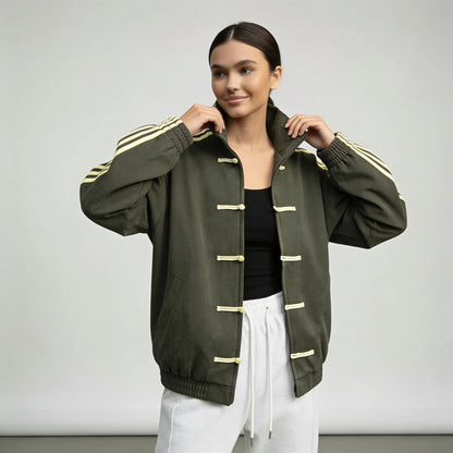 Femke | Dames Track Jacket Retro – Knoopsluiting met Lussen en Contrasterende Mouwstrepen