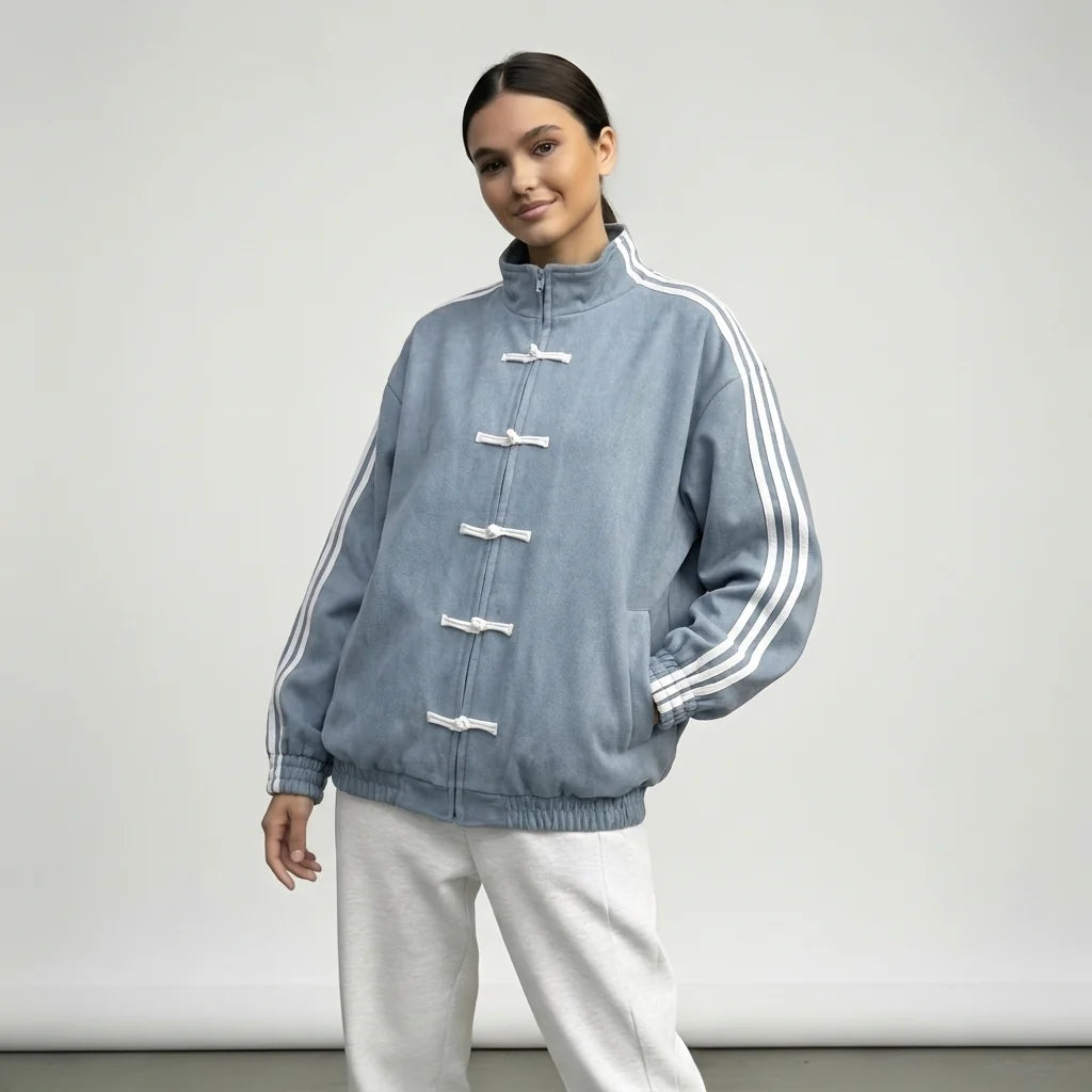 Femke | Dames Track Jacket Retro – Knoopsluiting met Lussen en Contrasterende Mouwstrepen
