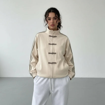 Femke | Dames Track Jacket Retro – Knoopsluiting met Lussen en Contrasterende Mouwstrepen