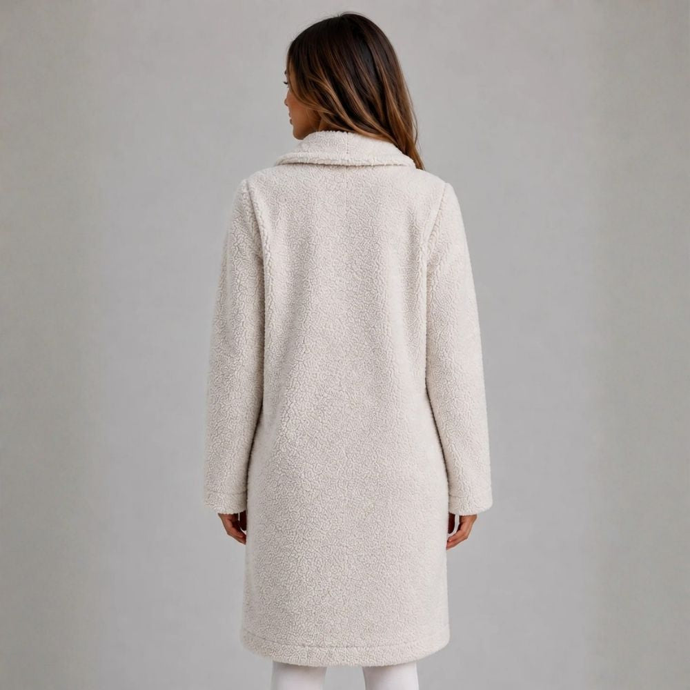 Fien | Lange Jas in Teddy Stijl – Reverskraag en Knoopsluiting