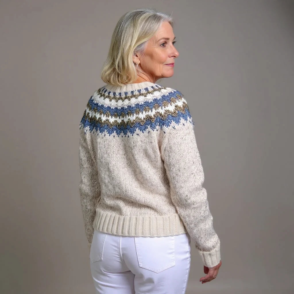 Ilse | Dames Vest Gebreid – IJslands Patroon en Knoopsluiting