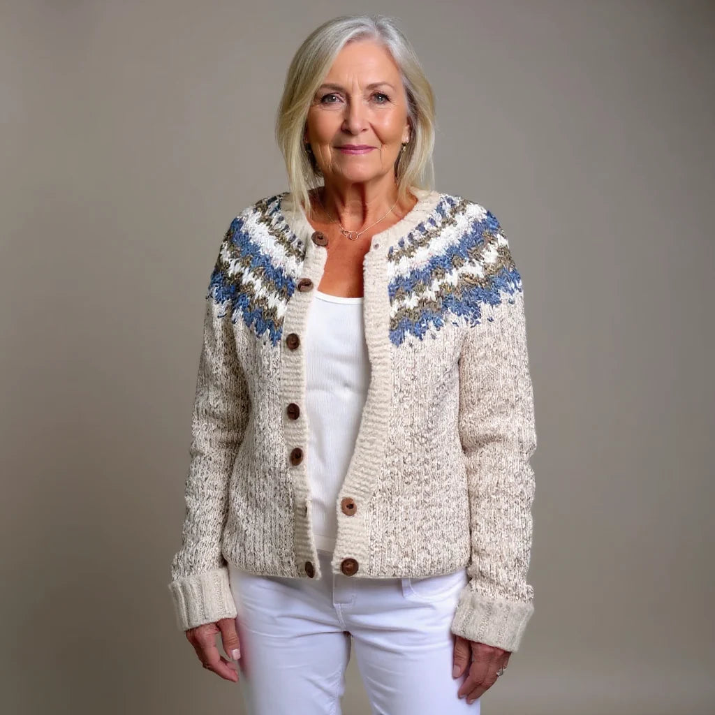 Ilse | Dames Vest Gebreid – IJslands Patroon en Knoopsluiting