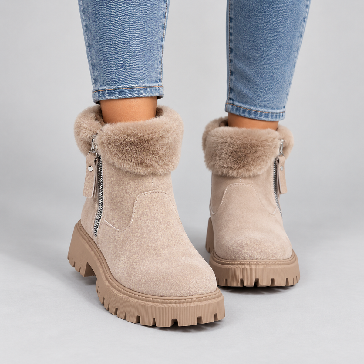 Iris | Warme Winterlaarzen in Suède-Look – Zachte Bontrand en Grove Profielzool