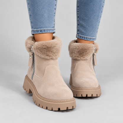 Iris | Warme Winterlaarzen in Suède-Look – Zachte Bontrand en Grove Profielzool