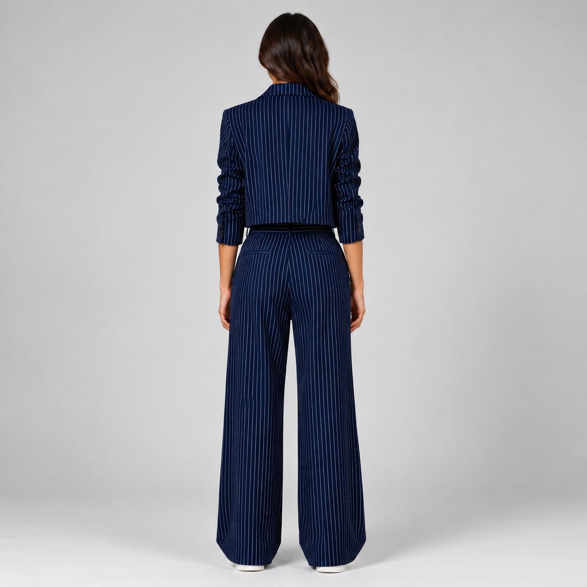 Julia | Dames Broekpak Krijtstreep – Cropped Blazer met Reverskraag en Rechte Broek