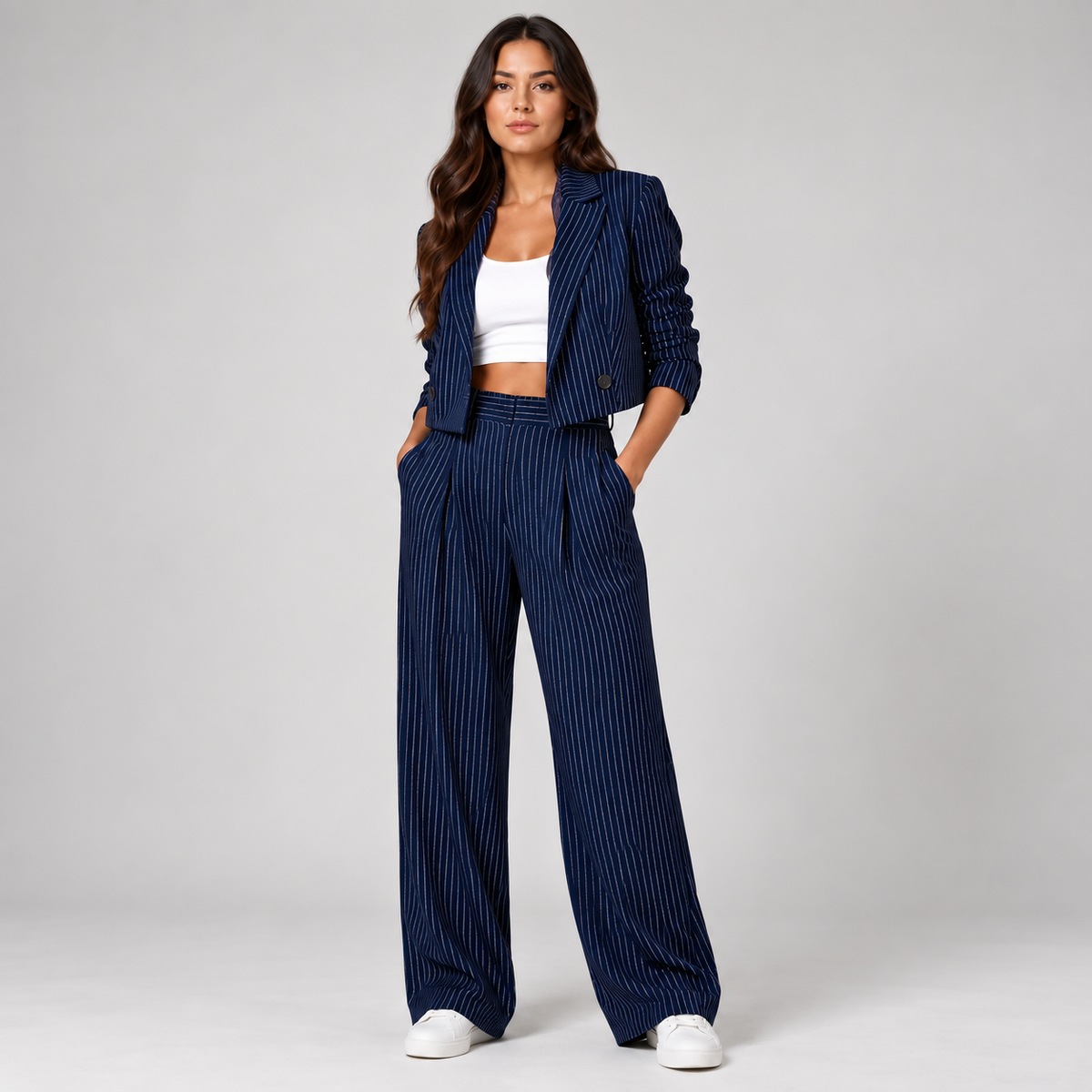 Julia | Dames Broekpak Krijtstreep – Cropped Blazer met Reverskraag en Rechte Broek