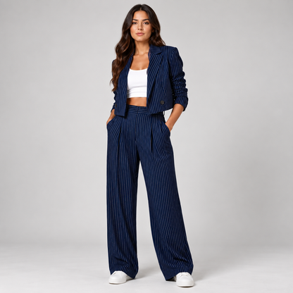 Julia | Dames Broekpak Krijtstreep – Cropped Blazer met Reverskraag en Rechte Broek