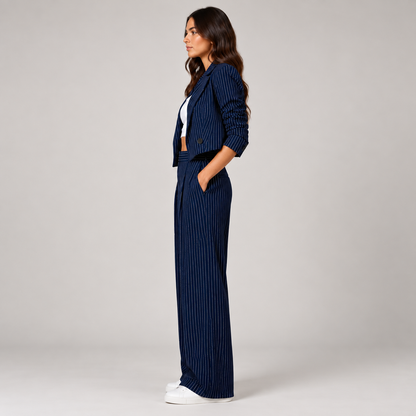 Julia | Dames Broekpak Krijtstreep – Cropped Blazer met Reverskraag en Rechte Broek