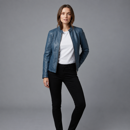 Kim | Cropped Jasje in Leerlook – Opstaande Kraag met Drukknoop en Figuurnaden