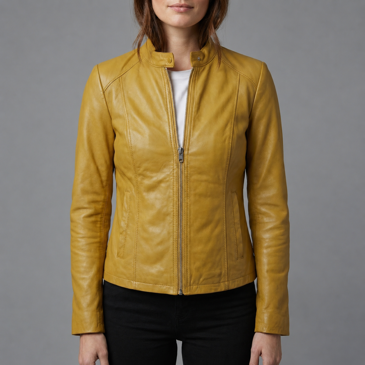 Kim | Cropped Jasje in Leerlook – Opstaande Kraag met Drukknoop en Figuurnaden