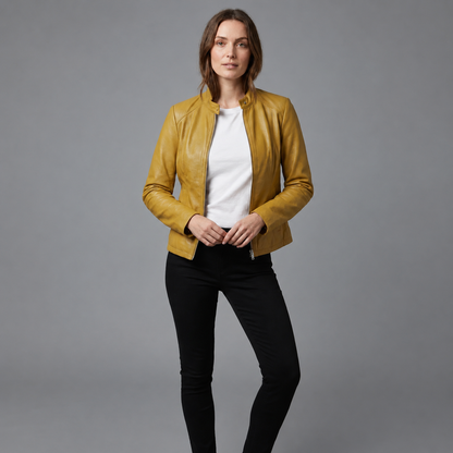 Kim | Cropped Jasje in Leerlook – Opstaande Kraag met Drukknoop en Figuurnaden