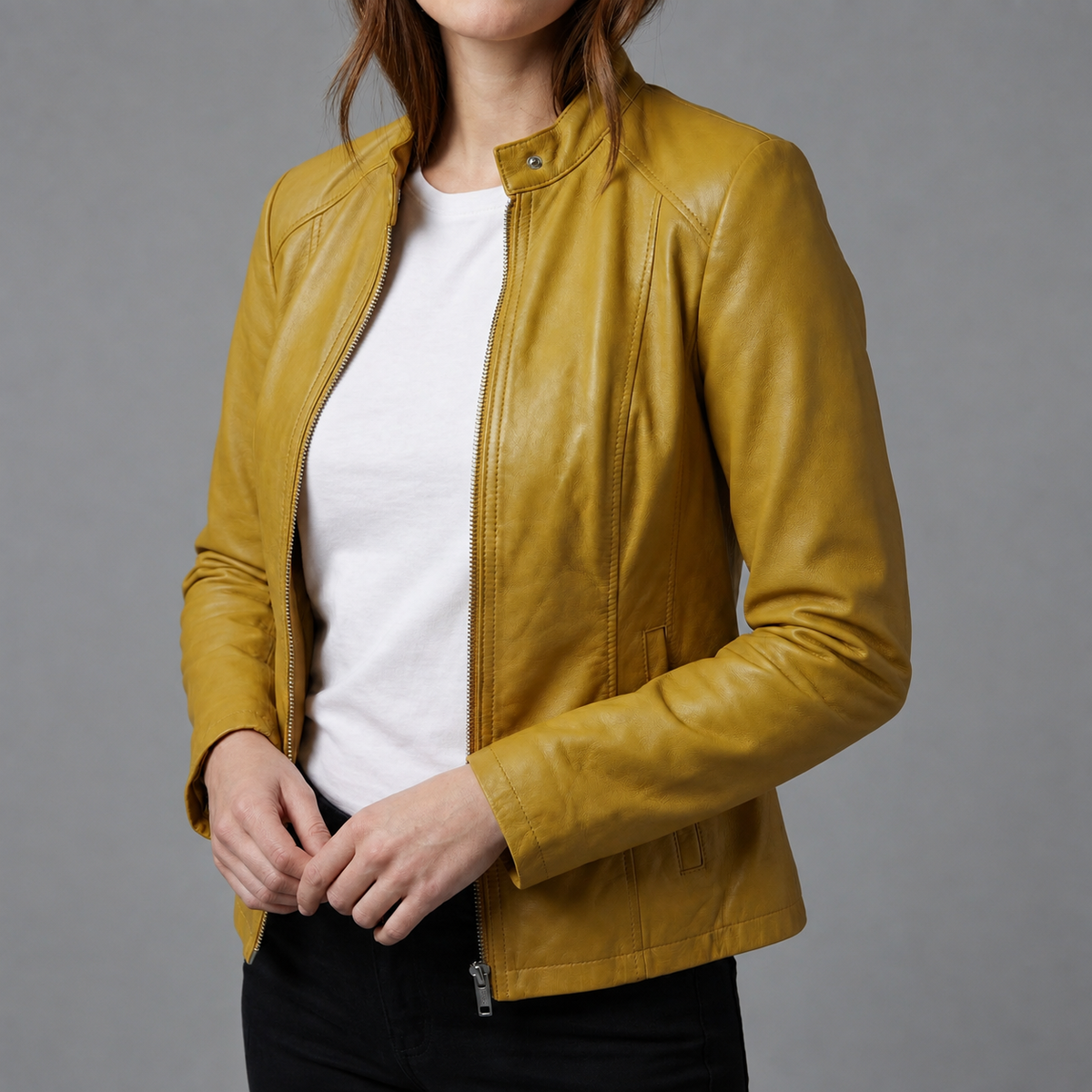 Kim | Cropped Jasje in Leerlook – Opstaande Kraag met Drukknoop en Figuurnaden