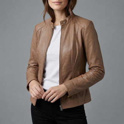 Kim | Cropped Jasje in Leerlook – Opstaande Kraag met Drukknoop en Figuurnaden
