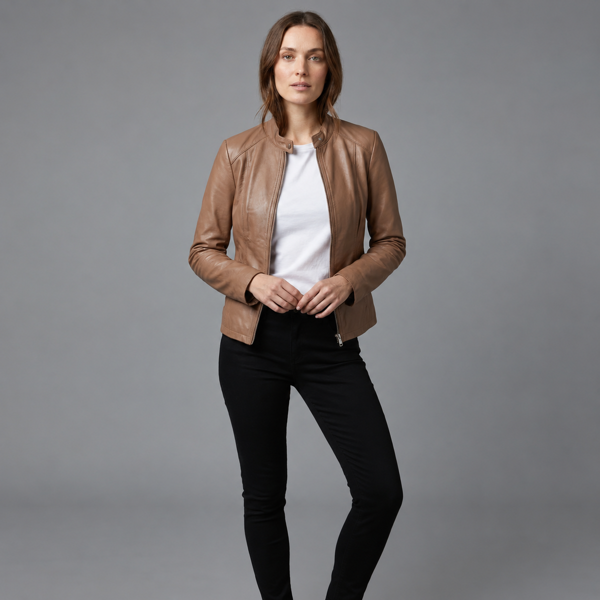 Kim | Cropped Jasje in Leerlook – Opstaande Kraag met Drukknoop en Figuurnaden