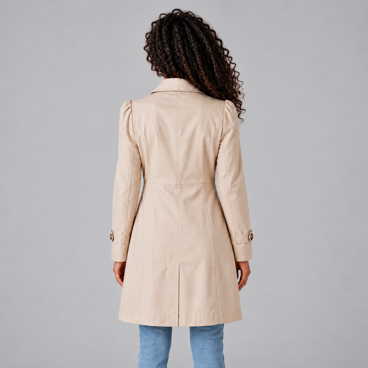 Lieke | Dames Trenchcoat Getailleerd – Enkele Knopenrij en Klassieke Reverskraag