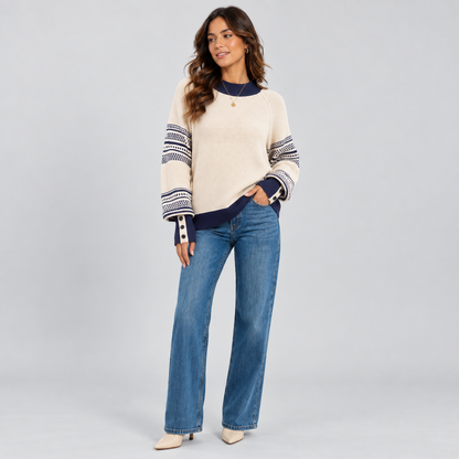 Maud | Warme Trui met Contrastkraag – Noorse Mouwdetails en Knoopmanchetten