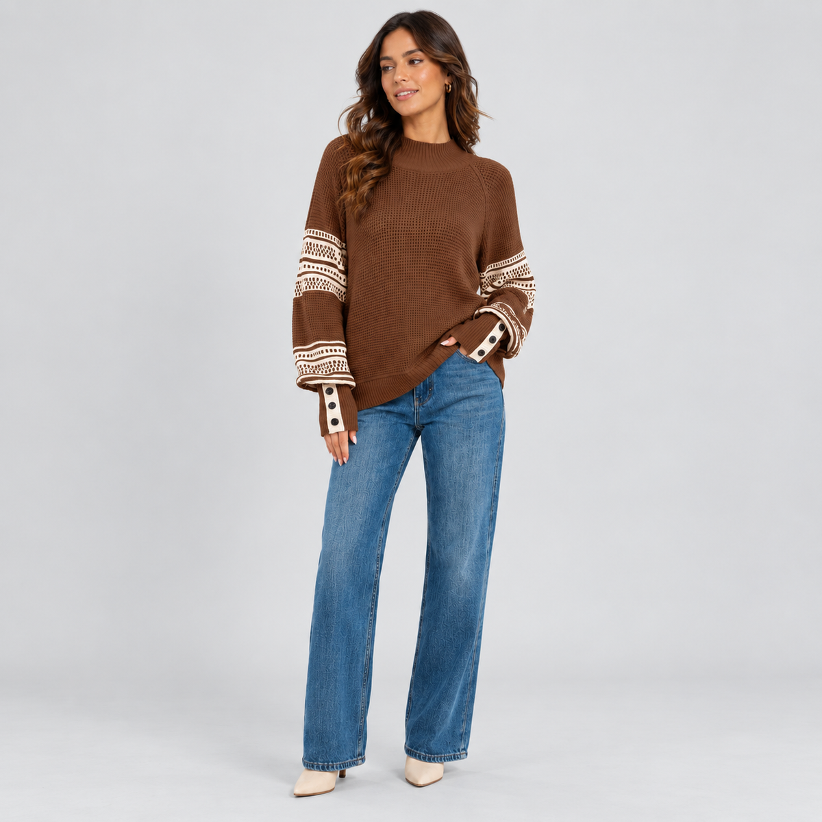 Maud | Warme Trui met Contrastkraag – Noorse Mouwdetails en Knoopmanchetten