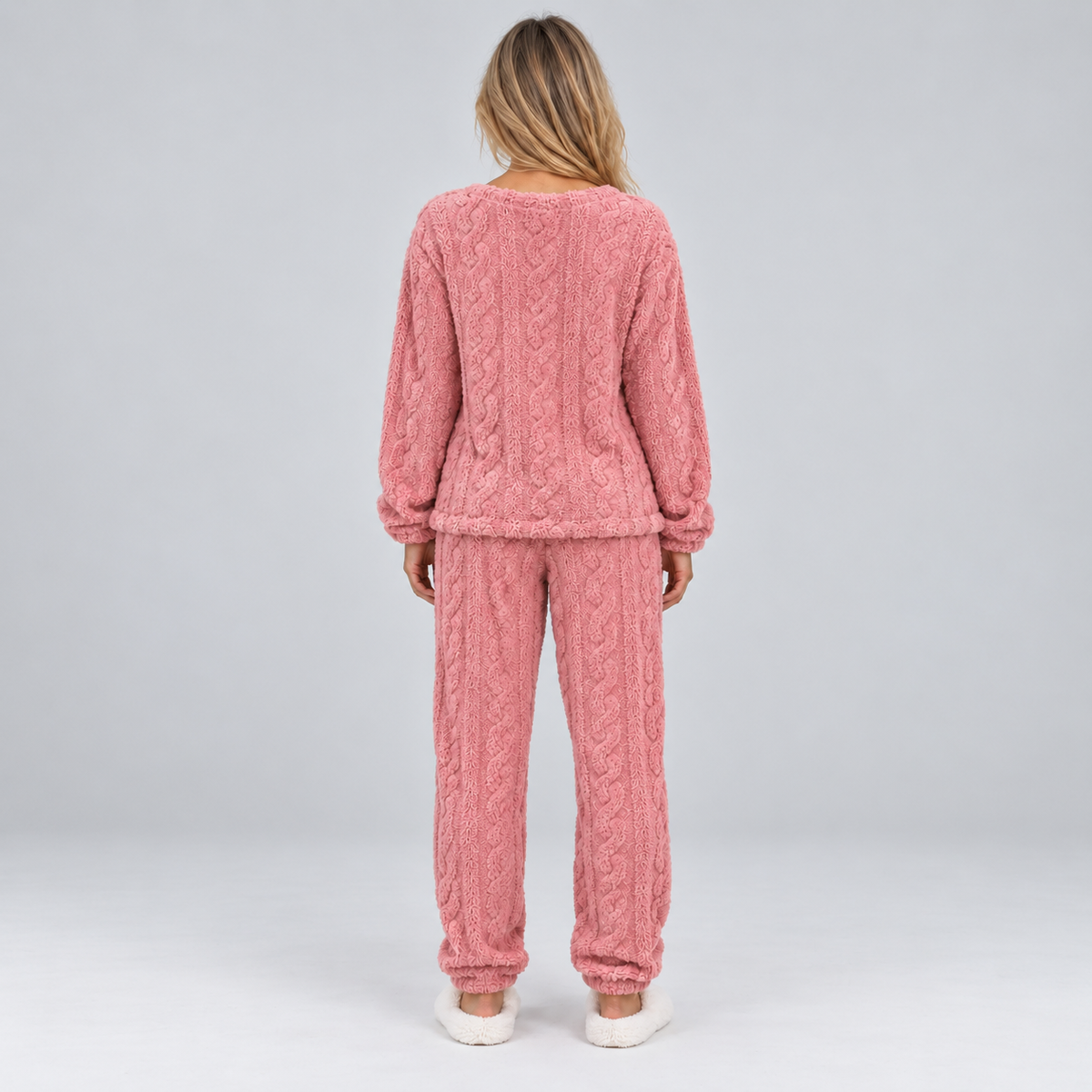 Mila | Dames Pyjama Set Warm Pluche – Top met Kabelstructuur en Broek met Enkelboordjes