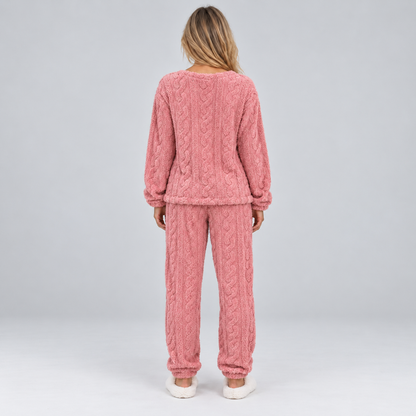 Mila | Dames Pyjama Set Warm Pluche – Top met Kabelstructuur en Broek met Enkelboordjes