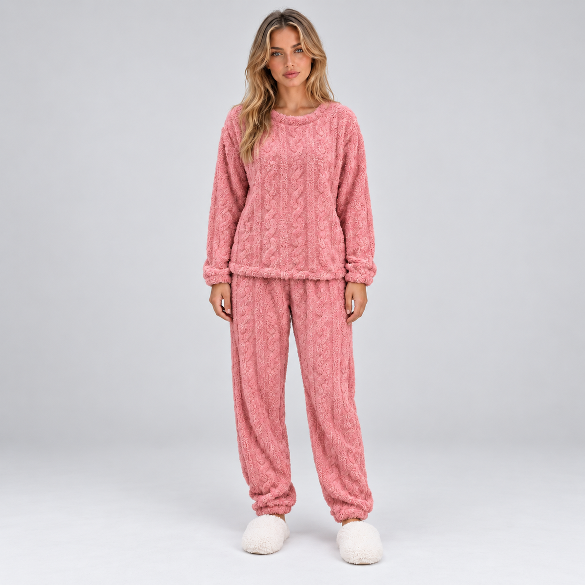 Mila | Dames Pyjama Set Warm Pluche – Top met Kabelstructuur en Broek met Enkelboordjes