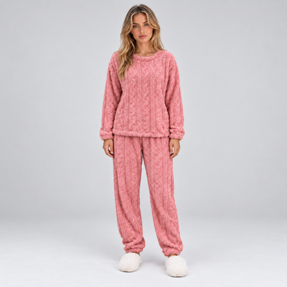 Mila | Dames Pyjama Set Warm Pluche – Top met Kabelstructuur en Broek met Enkelboordjes