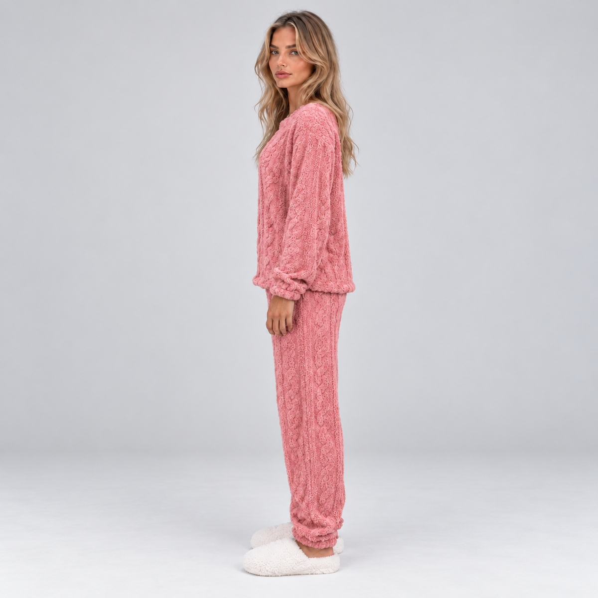 Mila | Dames Pyjama Set Warm Pluche – Top met Kabelstructuur en Broek met Enkelboordjes
