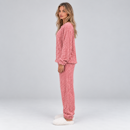 Mila | Dames Pyjama Set Warm Pluche – Top met Kabelstructuur en Broek met Enkelboordjes