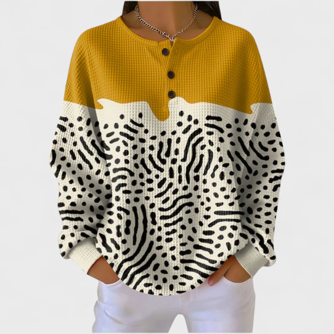 Noa | Dames Trui Gebreide Stijl – Knoopsluiting en Oker Stippenprint