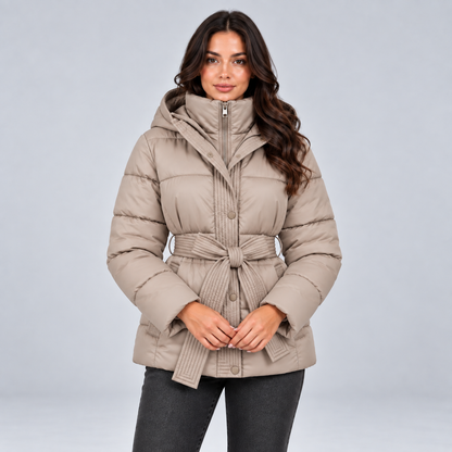 Rosalie | Dames Pufferjas Getailleerd – Warme Capuchon en Strikceintuur