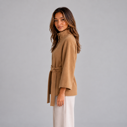 Sanne | Dames Capejas Elegant – Opstaande Kraag en Strikceintuur