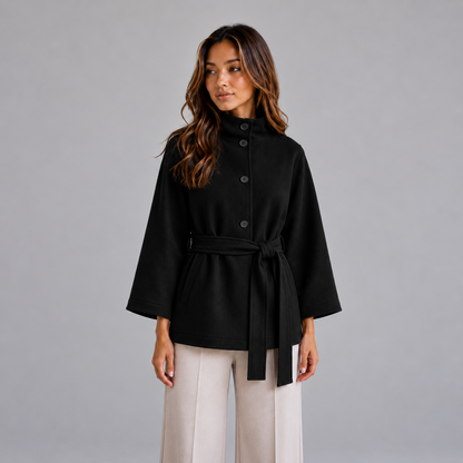 Sanne | Dames Capejas Elegant – Opstaande Kraag en Strikceintuur