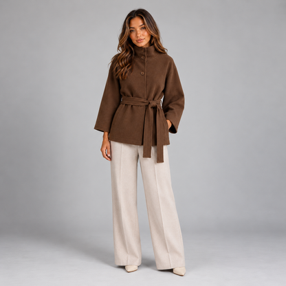 Sanne | Dames Capejas Elegant – Opstaande Kraag en Strikceintuur