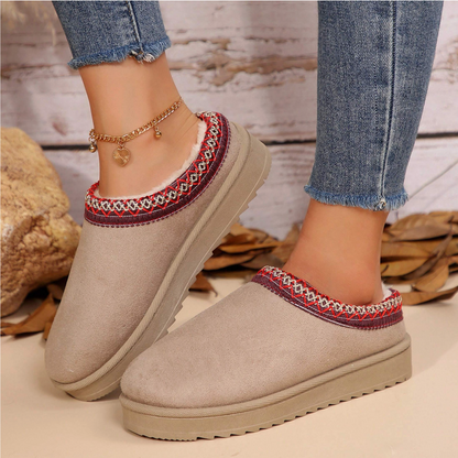 Lotte | Dames Pantoffels Plateau – Geborduurde Rand en Pluche Voering