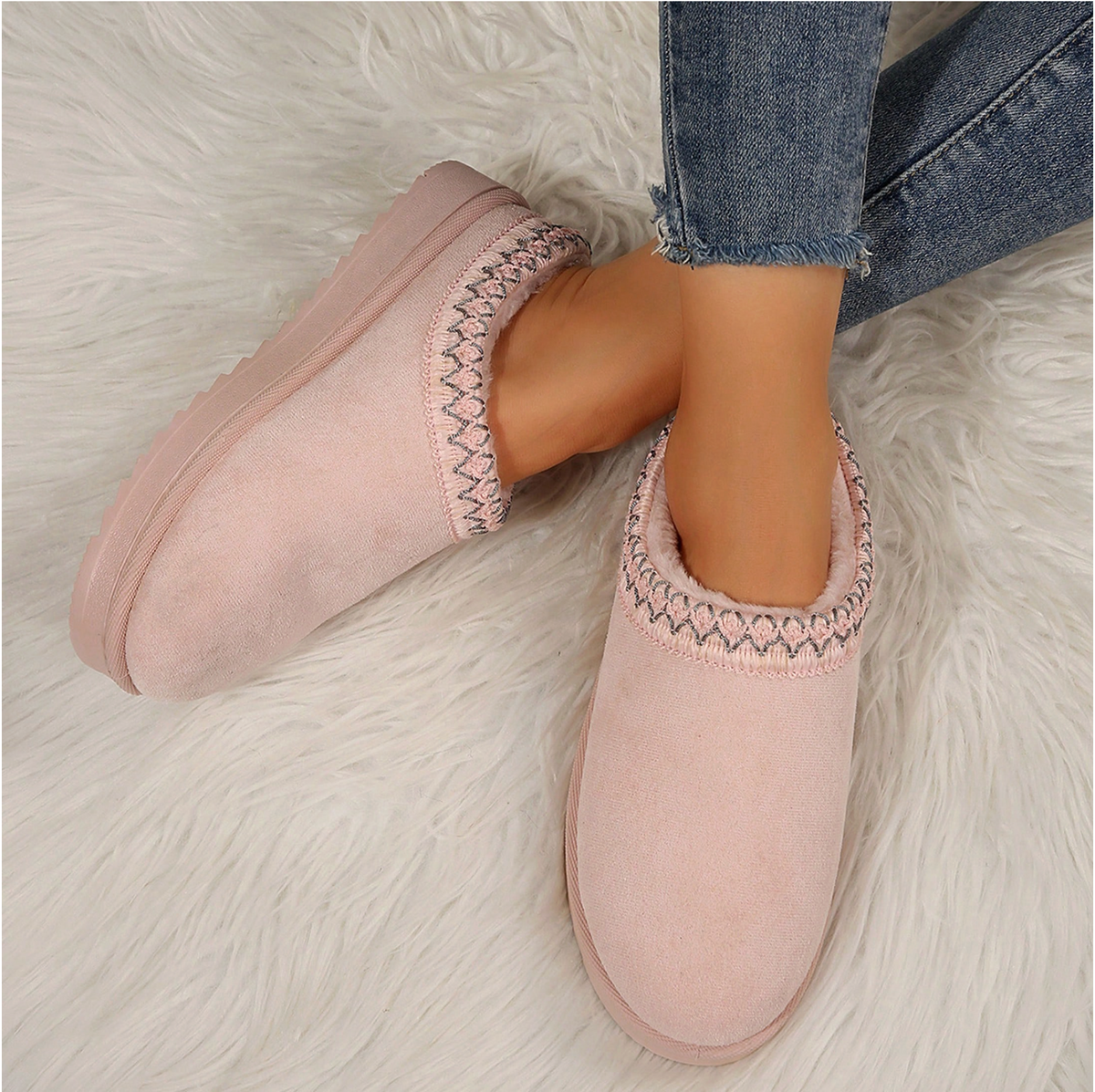 Lotte | Dames Pantoffels Plateau – Geborduurde Rand en Pluche Voering