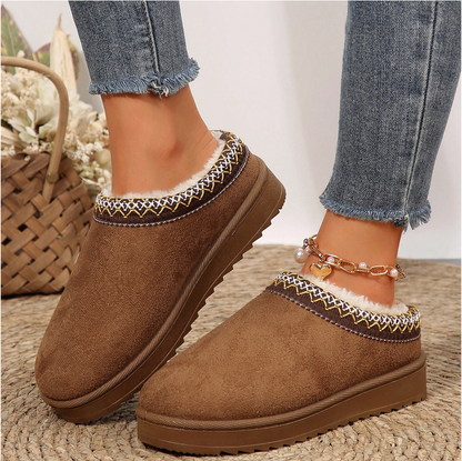 Lotte | Dames Pantoffels Plateau – Geborduurde Rand en Pluche Voering