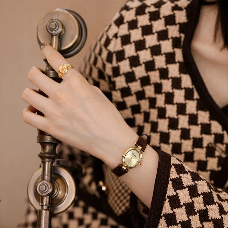 Stijlvolle Dames Gouden Horloge Met Klassieke Leren Band
