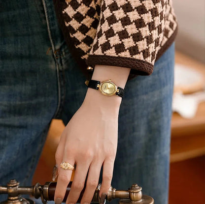 Stijlvolle Dames Gouden Horloge Met Klassieke Leren Band