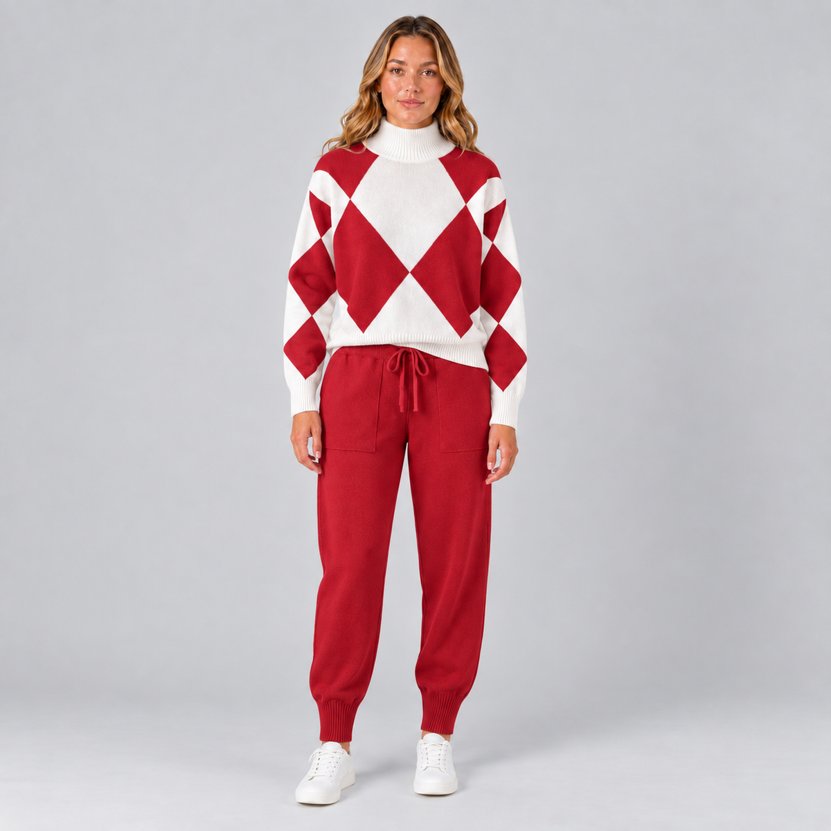 Vera | Tweedelige Set met Argylepatroon – Hoge Col en Trekkoordbroek