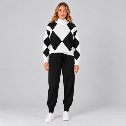 Vera | Tweedelige Set met Argylepatroon – Hoge Col en Trekkoordbroek