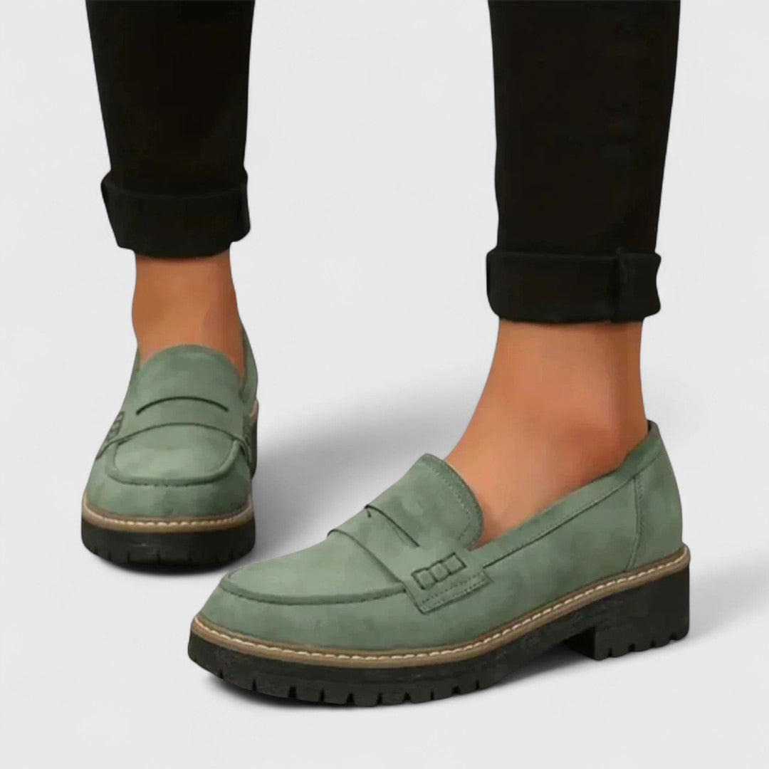 Lovia – Loafers met Instap Model en Robuuste Zool
